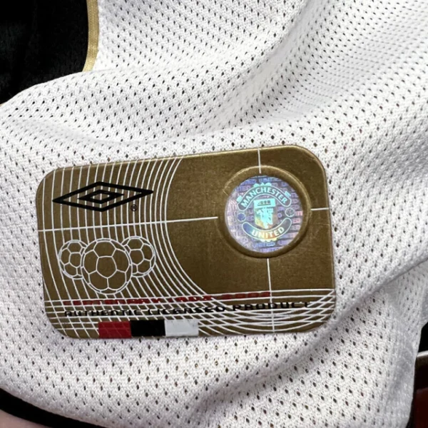 lva vmokgjrn Camisa Retrô Manchester United Away - Dupla-Face - Frente Verso - 2001/2002 - Beckham 7 - Umbro Branco - Imagem 21