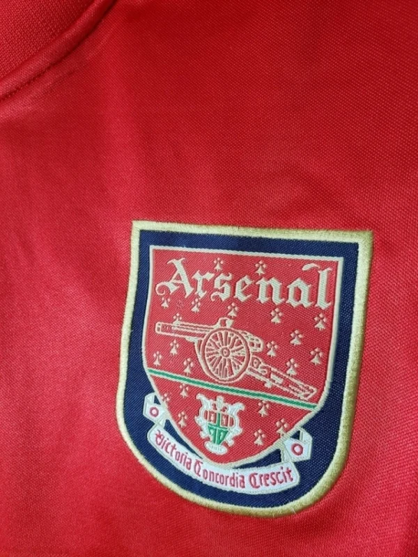 16003680523821-1dd8d9bb55f9f8fec316003685063224-640-0 Camisa Retrô Arsenal Home 1999/2000 Nike Vermelha - Imagem 3