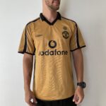 Camisa Retrô Manchester United Away - Dupla-Face - Frente Verso - 2001/2002 - Beckham 7 - Umbro Dourada - Imagem 2