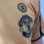 Camisa Retrô Manchester United Away - Dupla-Face - Frente Verso - 2001/2002 - Beckham 7 - Umbro Dourada - Imagem 4