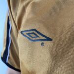 Camisa Retrô Manchester United Away - Dupla-Face - Frente Verso - 2001/2002 - Beckham 7 - Umbro Dourada - Imagem 5