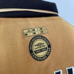 Camisa Retrô Manchester United Away - Dupla-Face - Frente Verso - 2001/2002 - Beckham 7 - Umbro Dourada - Imagem 13