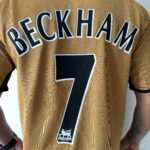 Camisa Retrô Manchester United Away - Dupla-Face - Frente Verso - 2001/2002 - Beckham 7 - Umbro Dourada - Imagem 14