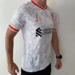 Camisa Liverpool Third Versão Jogador 24/2025 Nike - Imagem 11