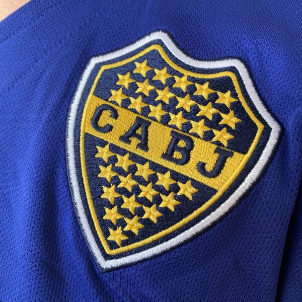 2025-04-25 16.19.54 Camisa Retrô Boca Juniors Home 1997/1998 - Maradona 10 - Nike - Azul Amarela - Imagem 4