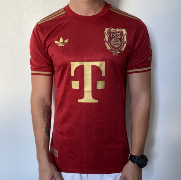 Camisa Bayern Munique Especial 125 Anos Versão Jogador 24/2025 Adidas Vinho - Imagem 1