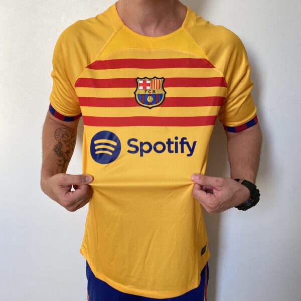 Camisa Barcelona 4th Versão Torcedor 2025 Nike Amarela - Imagem 3