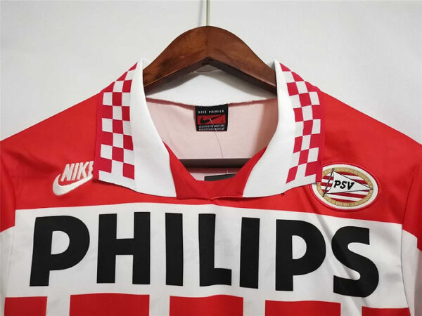 82385b_87716531fd4d43398c779fd7b8806fbe~mv2 Camisa Retrô PSV Home 1995/1996 Ronaldo 9 Nike Vermelha - Imagem 2