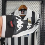 Camisa Retrô Juventus Home Manga Longa 1999/2000 Kappa Preta Branca - Imagem 5