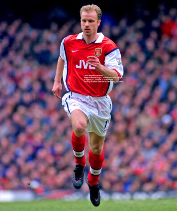 FtXIbLIaEAIaxLE Camisa Retrô Arsenal Home 1998/1999 Nike Vermelha - Imagem 8