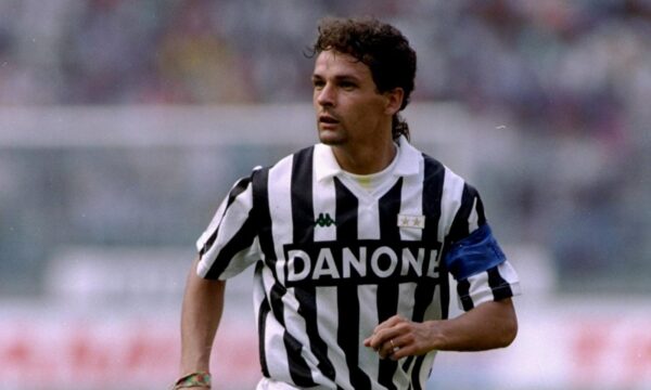 Juventus_Udinese_Baggio Camisa Retrô Juventus Home 1992/1994 Kappa Preta Branca - Imagem 6