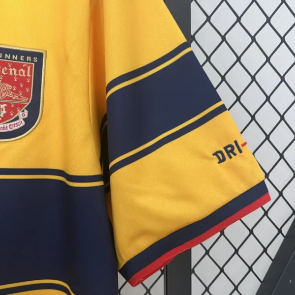 camisa-do-arsenal-nike-retro-1997-1998-away-2-fora-reserva-ii-amarela-torcedor-masculina-homem-uniforme-original-oficial-qualidade-1-741994805b0e639e5e17186498658099-640-0 Camisa Retrô Arsenal Away 1997/1998 Nike Amarela - Imagem 3