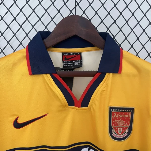 camisa-do-arsenal-nike-retro-1997-1998-away-2-fora-reserva-ii-amarela-torcedor-masculina-homem-uniforme-original-oficial-qualidade-4-66459075709739fc3a17186498779801-640-0 Camisa Retrô Arsenal Away 1997/1998 Nike Amarela - Imagem 2