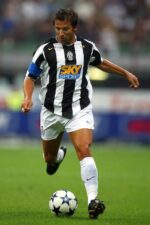 Camisa Retrô Juventus Home 2004/2005 Nike Preta Branca - Imagem 6