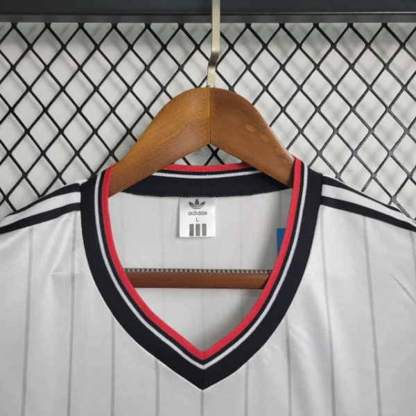 Camisa Retrô Manchester United Away - 1982/1984 Adidas Final FA CUP Branca - Imagem 3