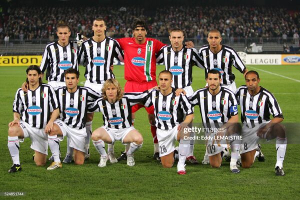 gettyimages-524851744-2048x2048 Camisa Retrô Juventus Home 2005/2006 - Pavel Nedved 11 - Nike - Total 90 - Preta Branca - Imagem 19