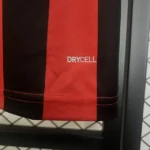 Camisa Milan Home Comemorativa 125 Anos Manga Longa Retrô 2025 Puma Vermelha e Preta - Imagem 6