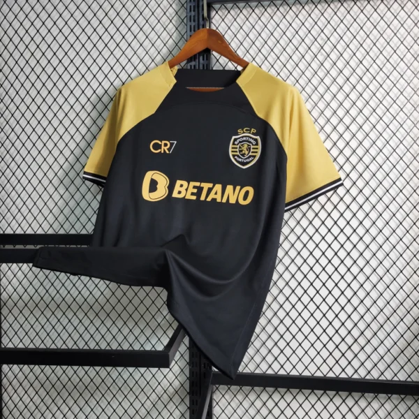 infweiog Camisa Sporting Third Versão Torcedor CR7 2023/24 Dourada - Imagem 2