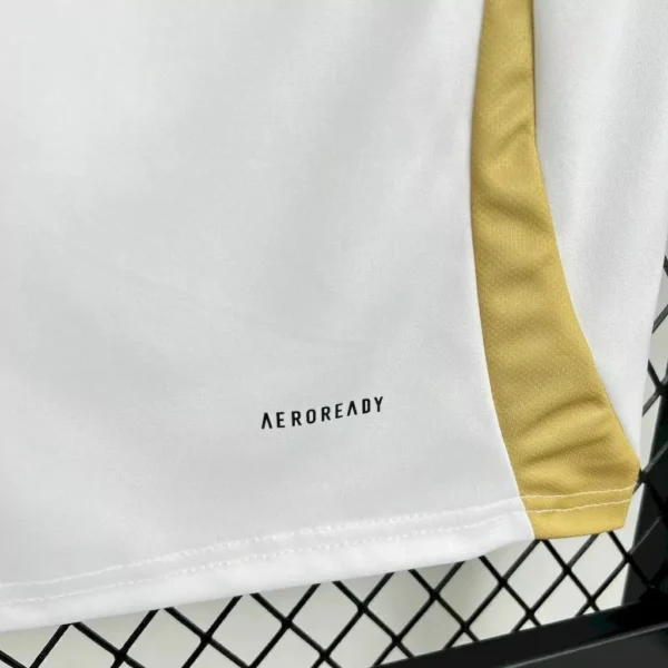 jew nkfwlnkgrkkl Kit Conjunto Infantil Crianças Camisa e Calção Al Nassr Third Ronaldo 7 Branco 24/2025 Adidas - Imagem 5