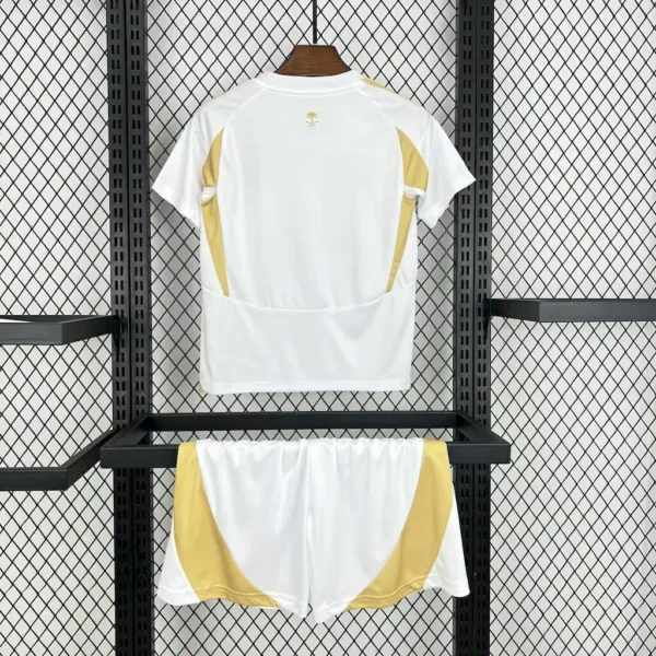 jkwenfnkjwjkfjkw Kit Conjunto Infantil Crianças Camisa e Calção Al Nassr Third Ronaldo 7 Branco 24/2025 Adidas - Imagem 6
