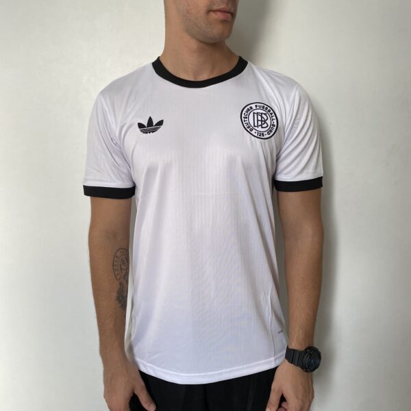 2025-04-28 16.12.49 Camisa Retrô Clássica Alemanha Especial 125 Anos Branca 2025 Adidas - Imagem 2