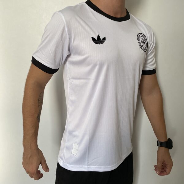 2025-04-28 16.14.17 Camisa Retrô Clássica Alemanha Especial 125 Anos Branca 2025 Adidas - Imagem 8