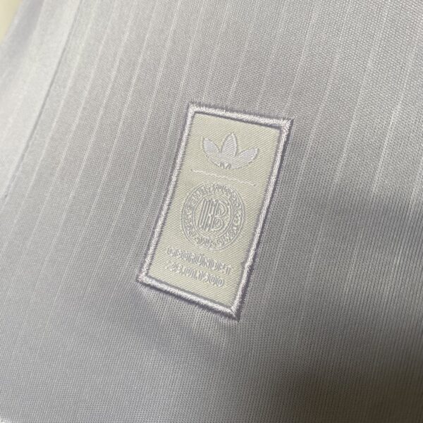 2025-04-28 16.14.49 Camisa Retrô Clássica Alemanha Especial 125 Anos Branca 2025 Adidas - Imagem 10