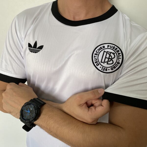 2025-04-28 16.15.21 Camisa Retrô Clássica Alemanha Especial 125 Anos Branca 2025 Adidas - Imagem 11