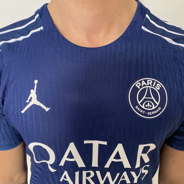 Camisa Paris Saint-Germain - PSG 4Th Versão Jogador 24/2025 Azul Jordan - Imagem 3