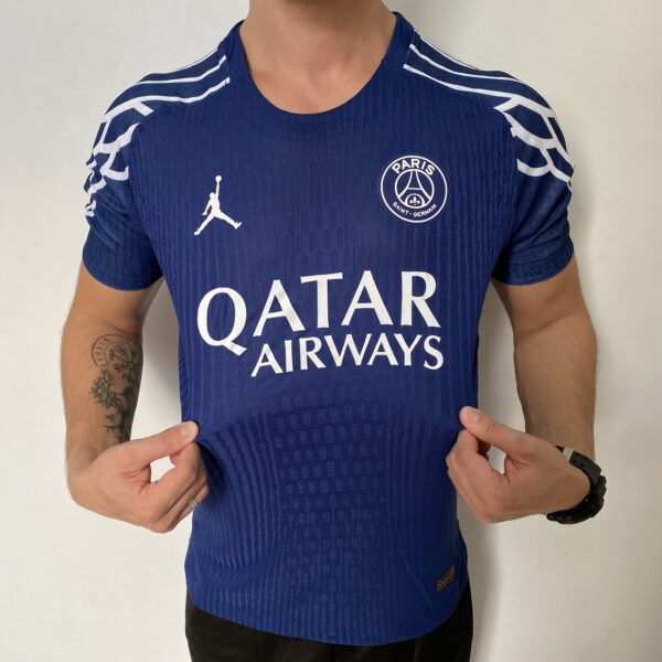 Camisa Paris Saint-Germain - PSG 4Th Versão Jogador 24/2025 Azul Jordan - Imagem 7