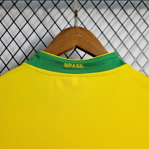 56u5s5e4wt Camisa Retrô Clássica Seleção Brasileira Brasil – Nike – Amarela – 2006 - Imagem 5