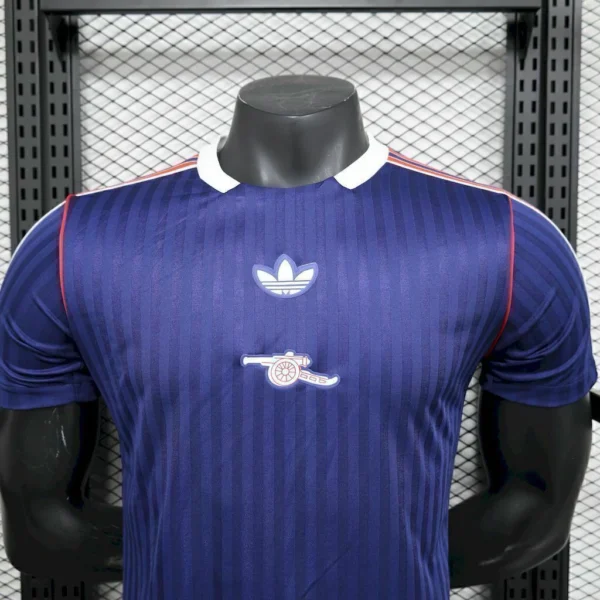 bwujnfgjrnogmkmrekl Camisa Arsenal Terrace Icons Unissex 25/2026 Azul Adidas - Imagem 2