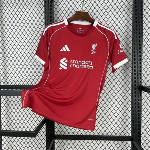 img_36472-4d00aaaa56290ced0e17528520846759-1024-1024.jpep Camisa Liverpool Home Versão Torcedor 2025/2026 Vermelha Adidas - Imagem 1