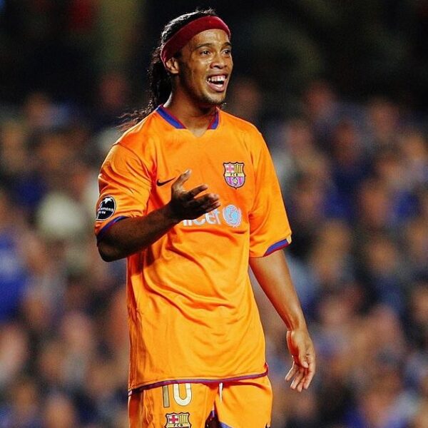 1-pend-DmfVK5YW4AAMj9s Camisa Retrô Barcelona Away 2006/2007 Nike - Imagem 9