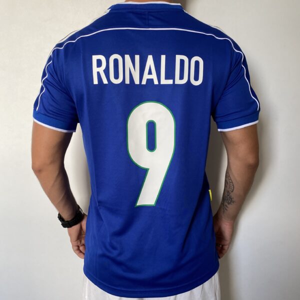 2025-04-03 16.30.47 Camisa Retrô Clássica Seleção Brasileira Brasil – Ronaldo 9 – Nike Masculina – Azul – 1998 - Imagem 13