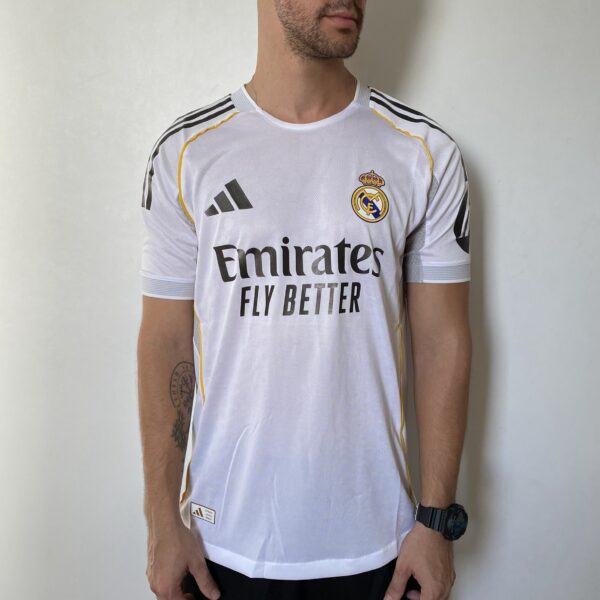 Camisa Real Madrid Home Versão Jogador 2025/2026 Adidas Branca - Imagem 2