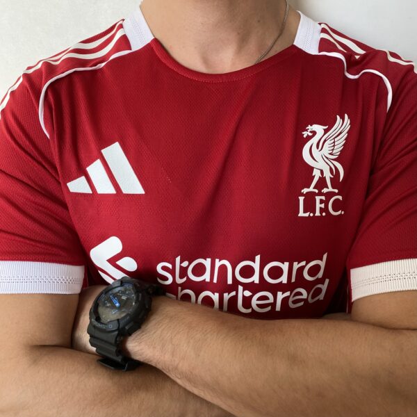 2025-05-08 16.21.55 Camisa Liverpool Home Versão Jogador 2025/2026 Vermelha Adidas - Imagem 6