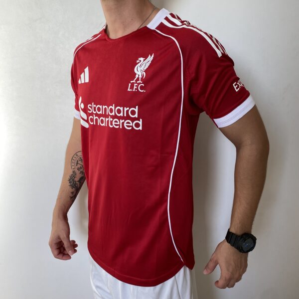 2025-05-08 16.22.46 Camisa Liverpool Home Versão Jogador 2025/2026 Vermelha Adidas - Imagem 10