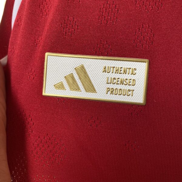 2025-05-08 16.25.30 Camisa Liverpool Home Versão Jogador 2025/2026 Vermelha Adidas - Imagem 13