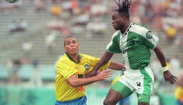 Brasil_e_Nigeria_semifinal_Atlanta Camisa Retrô Clássica Seleção Nigéria Home 1998 Verde - Imagem 8