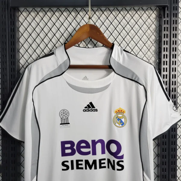 fnekkfebhfb Camisa Retrô Real Madrid Home 2006/2007 Adidas Branca - Imagem 3