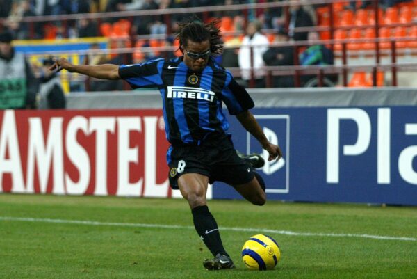 here-are-our-top-5-nike-inter-milan-home-kits (1) Camisa Retrô Inter de Milão Home 2004/2005 Nike Total 90 - Imagem 5