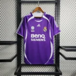 Camisa Retrô Real Madrid Away 2006/2007 Adidas Roxa