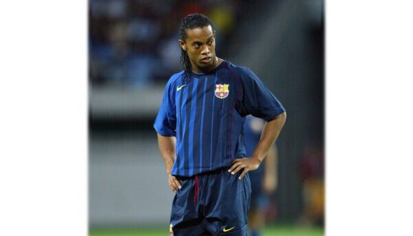 Camisa Retrô Barcelona Away 2004/2005 - Nike - Total 90 - Azul Degradê - Imagem 6