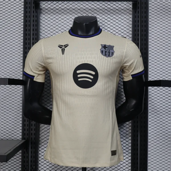 157608a6 Camisa Barcelona Away Versão Jogador 2025/2026 - Nike Edição Kobe Briant - Bege - Imagem 1