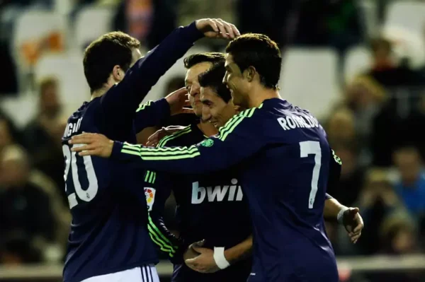 31realmadridgetty Camisa Retrô Real Madrid Away 2012/2013 Adidas - Imagem 7