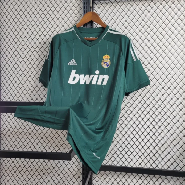 3b6e10551-620e6c148918c828c216752736097008-1024-1024 Camisa Retrô Real Madrid Third 2012/2013 Adidas Verde - Imagem 2