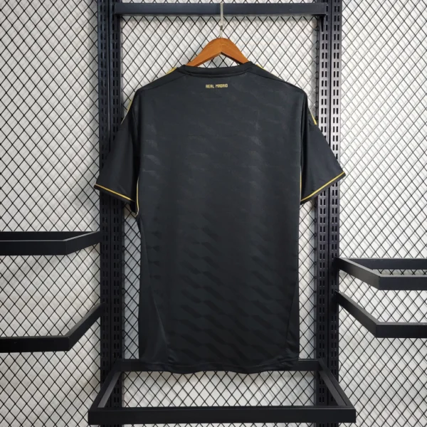 3cbaeda71-cd00a2bd98a220aa4616795943830857-1024-1024 Camisa Retrô Real Madrid Away 2011/2012 Adidas Preta - Imagem 5