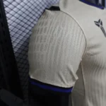 Camisa Barcelona Away Versão Jogador 2025/2026 - Nike Edição Kobe Briant - Bege - Imagem 5