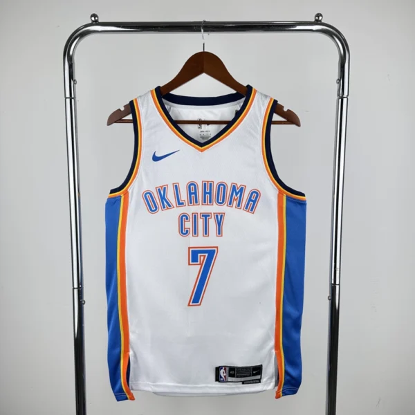 72e96484-d223bab2ec95a5348117244401947151-1024-1024 Camiseta Regata Basquete NBA OKC Oklahoma Thunder Association Edition 2025 Branca Nike - Imagem 12